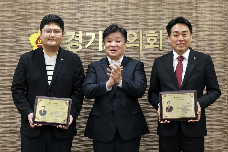 의회운영위원회 감사패 전달식