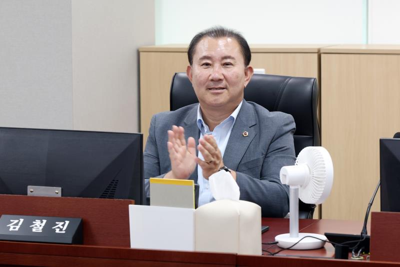 경기도의회 의원 및 직원의 생성형 인공지능 활용 역량강화 방안 연구용역 중간보고회_10