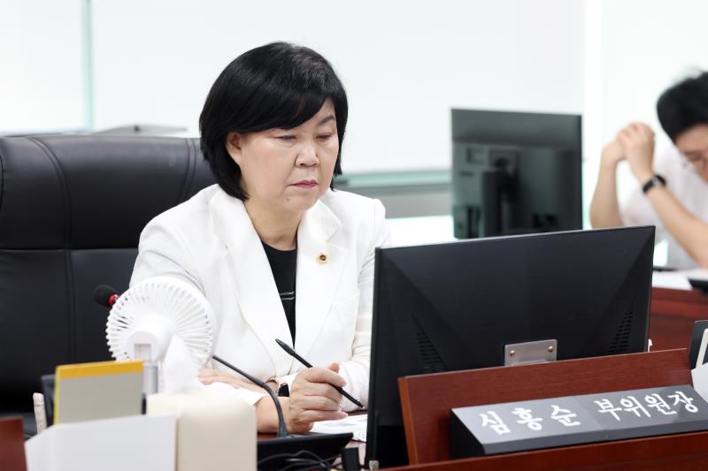 경기도의회 의원 및 직원의 생성형 인공지능 활용 역량강화 방안 연구용역 중간보고회_8