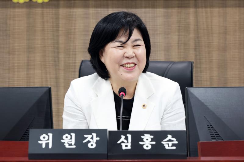 경기도의회 의원 및 직원의 생성형 인공지능 활용 역량강화 방안 연구용역 중간보고회_9