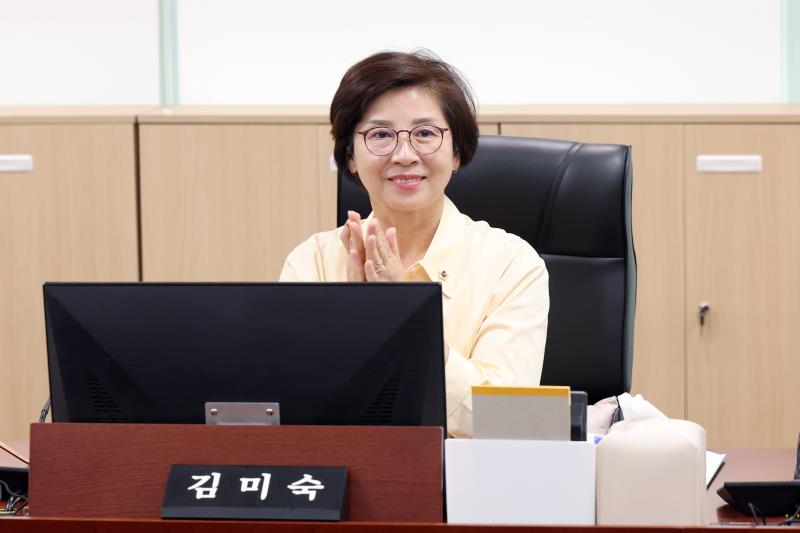 경기도의회 의원 및 직원의 생성형 인공지능 활용 역량강화 방안 연구용역 중간보고회_5