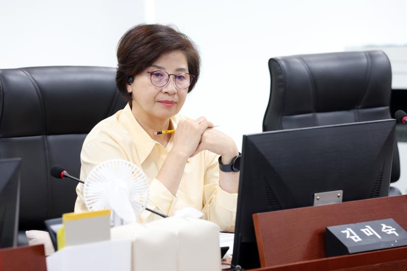 경기도의회 의원 및 직원의 생성형 인공지능 활용 역량강화 방안 연구용역 중간보고회_9