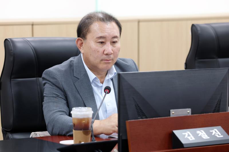 경기도의회 의원 및 직원의 생성형 인공지능 활용 역량강화 방안 연구용역 중간보고회_9