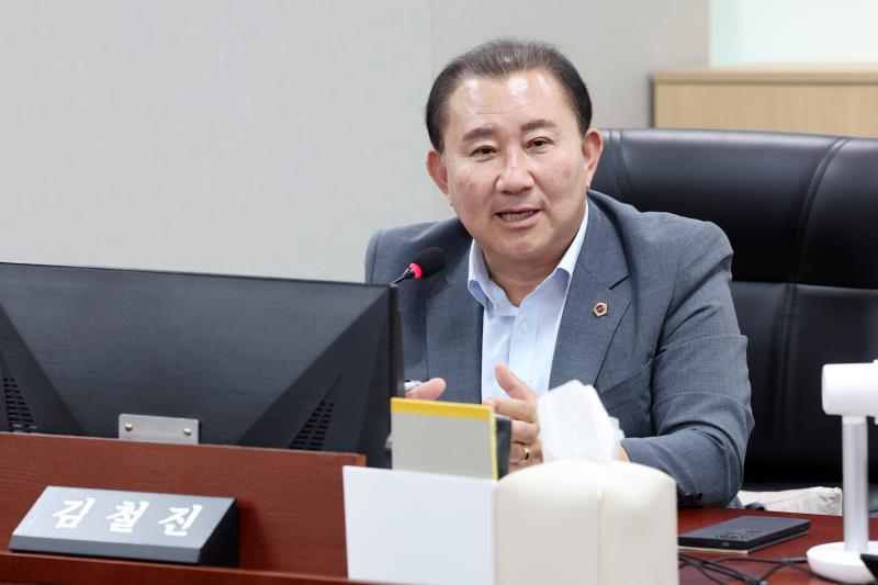 경기도의회 의원 및 직원의 생성형 인공지능 활용 역량강화 방안 연구용역 중간보고회_10