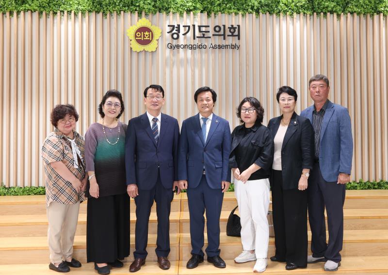 문형근 위원장님 손님 의회 방문