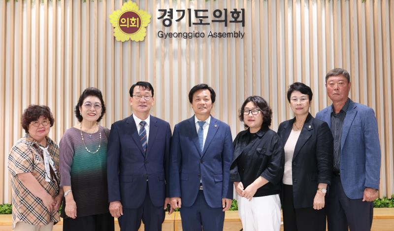 문형근 위원장님 손님 의회 방문 사진 2
