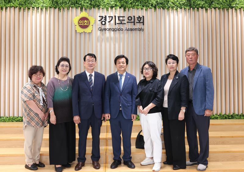 문형근 위원장님 손님 의회 방문 사진 3