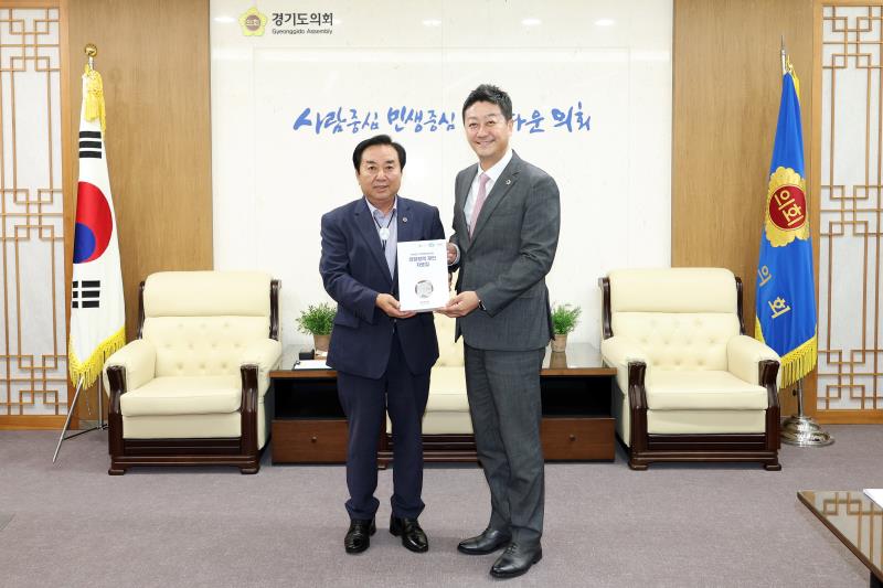 의정정책추진단 정책제안 자료집 전달식_2
