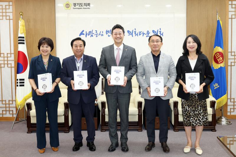 의정정책추진단 정책제안 자료집 전달식_4