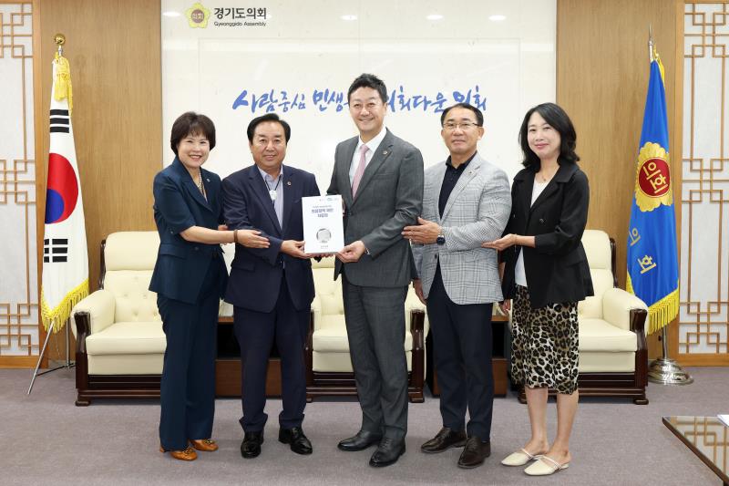 의정정책추진단 정책제안 자료집 전달식_5