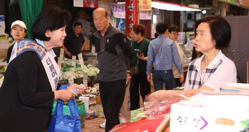 산본전통시장 군포역전시장 정윤경 부의장 방문_3