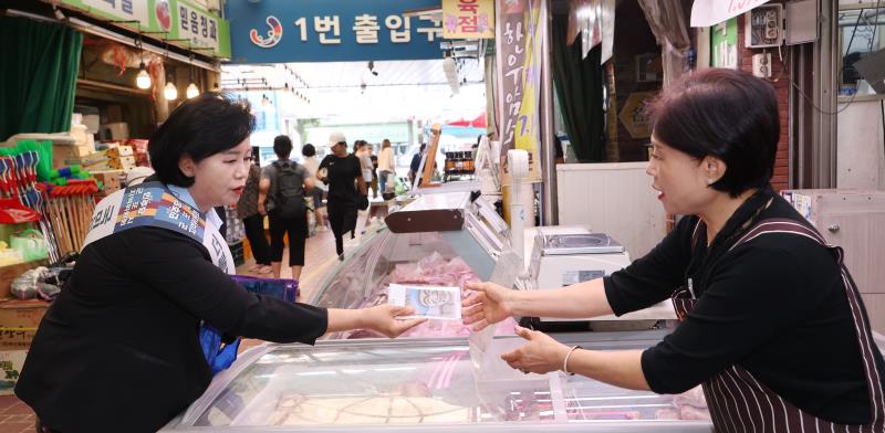 산본전통시장 군포역전시장 정윤경 부의장 방문_9