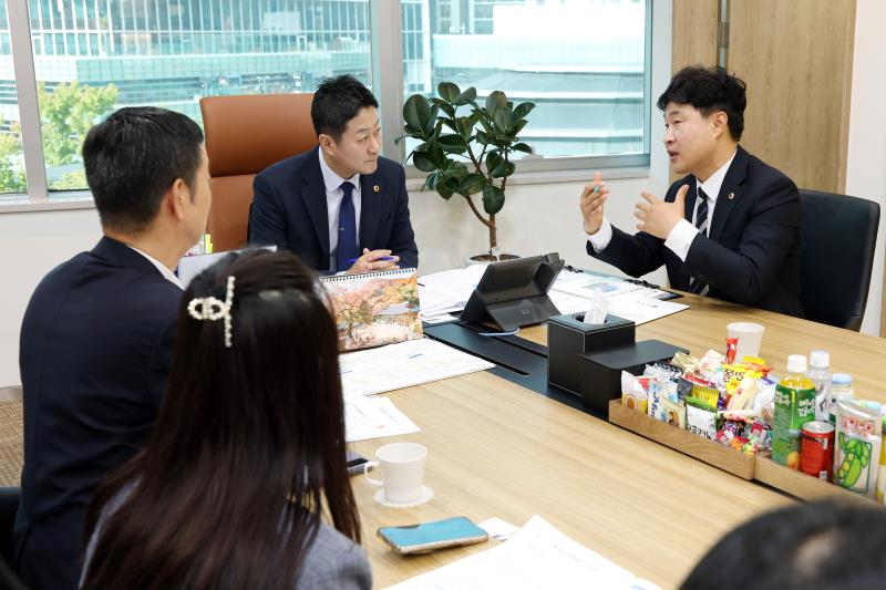 김진경 의장 이영주 의원 및 양주시 관계자 면담_9