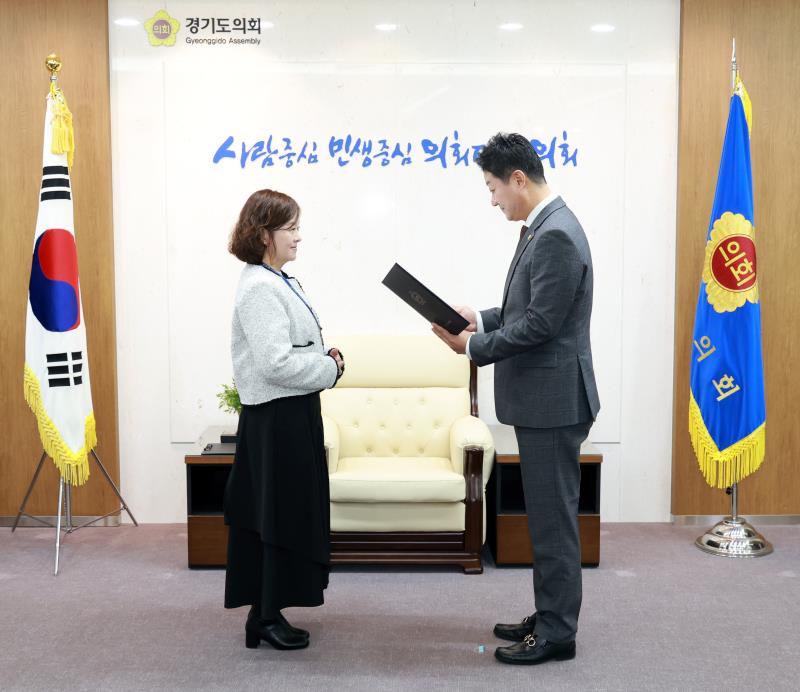 의회사무처 사무관 사령장 교부_2