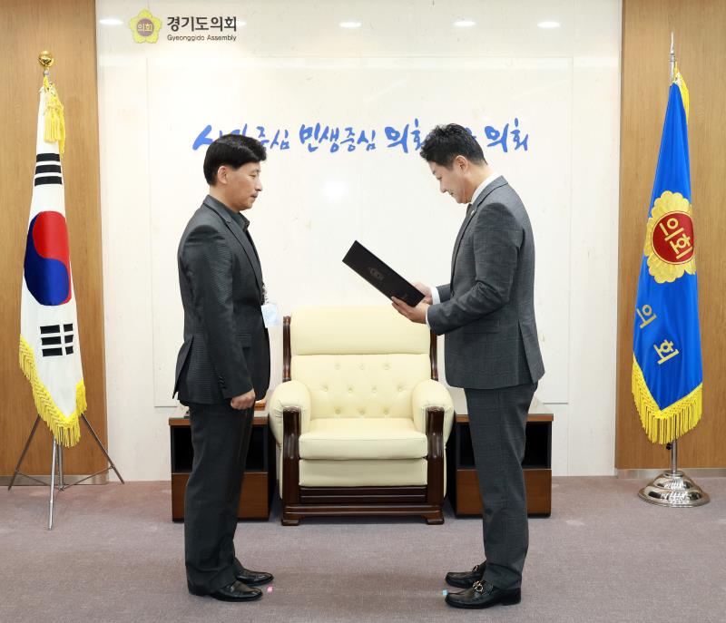 의회사무처 사무관 사령장 교부_8