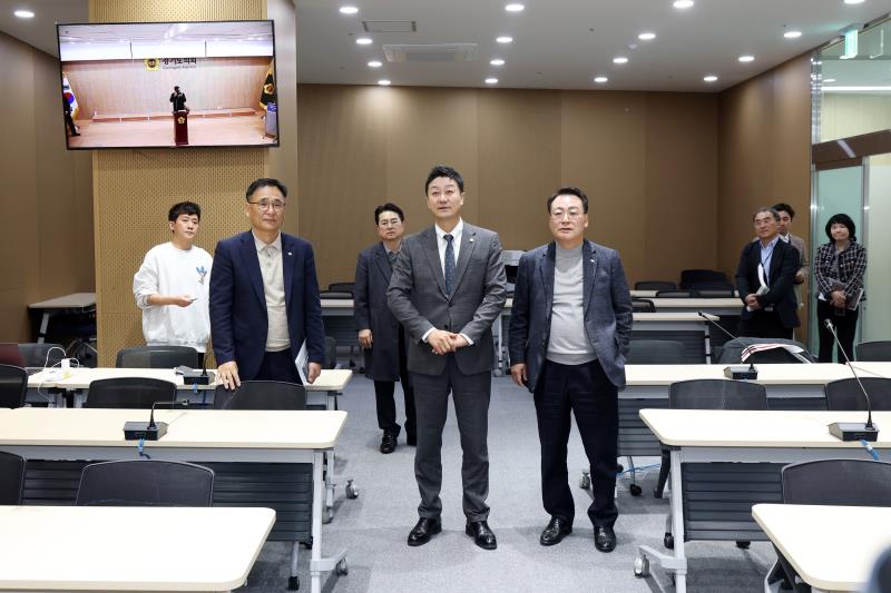 김진경 의장 기자회견장 현장 확인_3