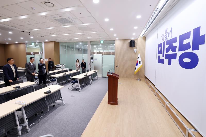 김진경 의장 기자회견장 현장 확인_6