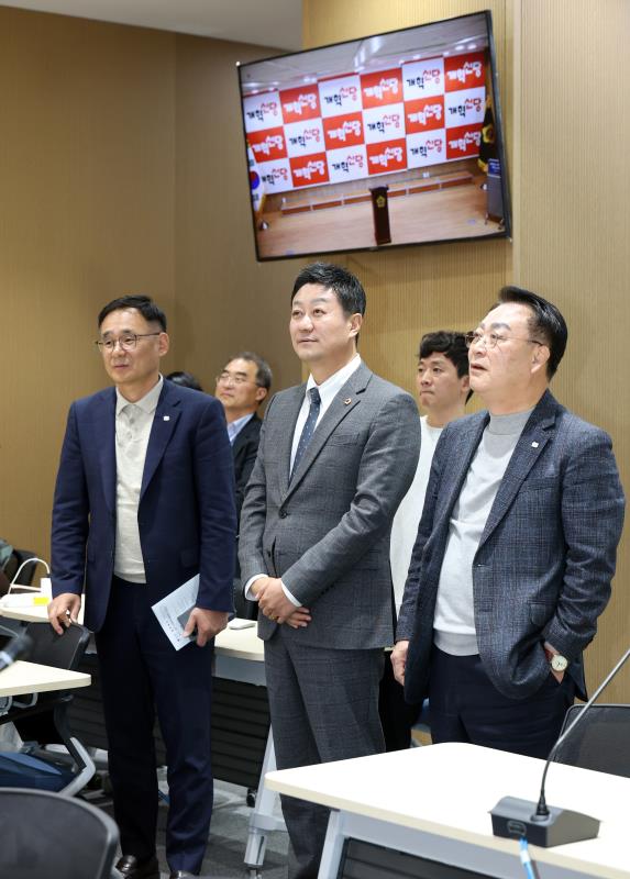 김진경 의장 기자회견장 현장 확인_9