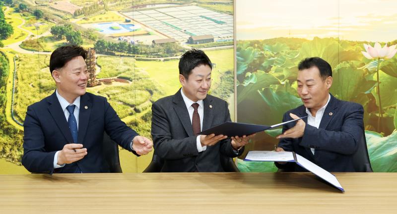 더불어민주당 최종현 대표의원, 국민의힘 이용호 부대표 의회 정상화 합의문 발표_3