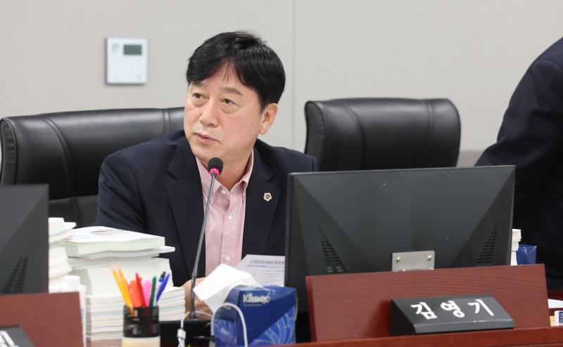 제387회 제387회 정례회 제4차 경기도청 예산결산특별위회 (3) 사진 9