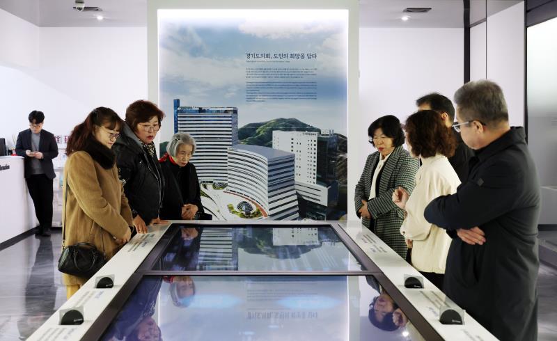 대한적십자사 시흥은행봉사회 경기도의회 방문 사진 7