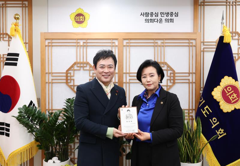 유승민 경기도의회 홍보대사 정윤경 부의장님 집무실 방문_6