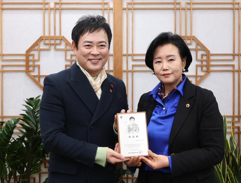 유승민 경기도의회 홍보대사 정윤경 부의장님 집무실 방문_7