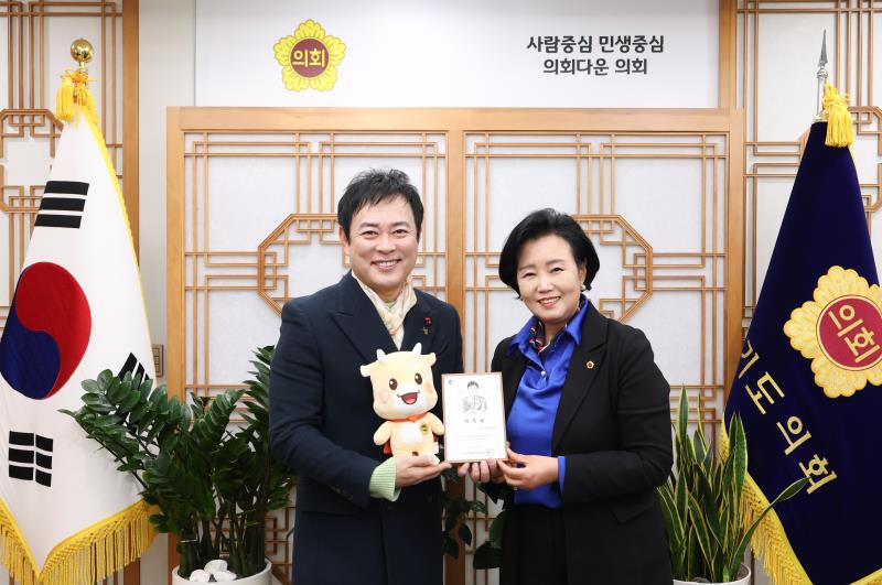 유승민 경기도의회 홍보대사 정윤경 부의장님 집무실 방문_10