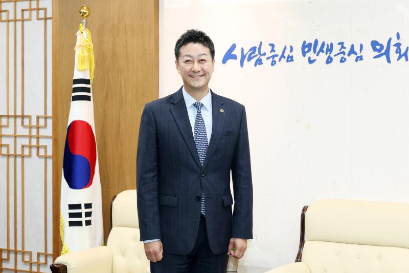 김진경 의장 프로필 사진_4