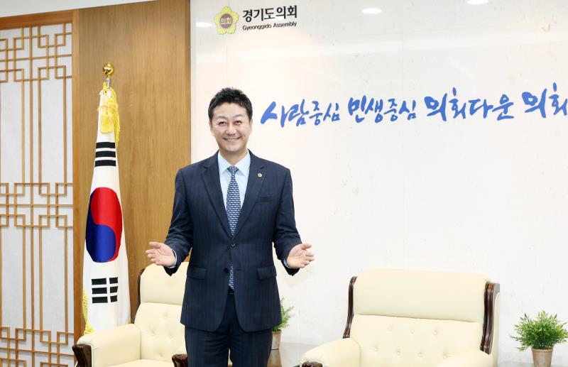 김진경 의장 프로필 사진_5