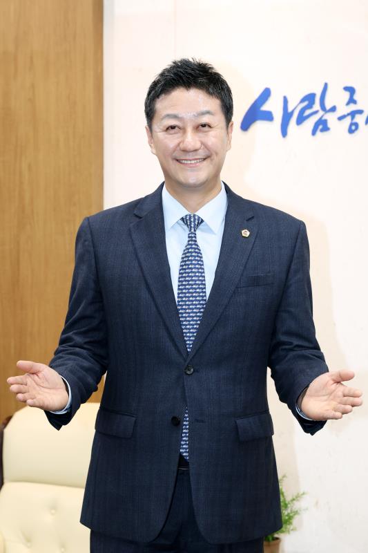 김진경 의장 프로필 사진_8