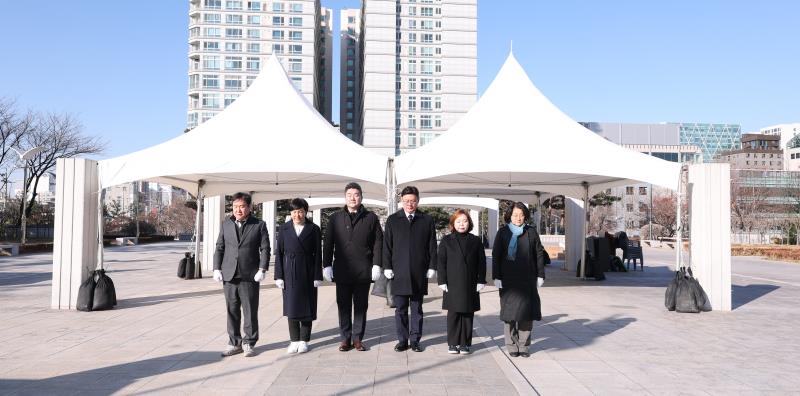 더불어민주당 교섭단체 의원 현충탑 참배_3