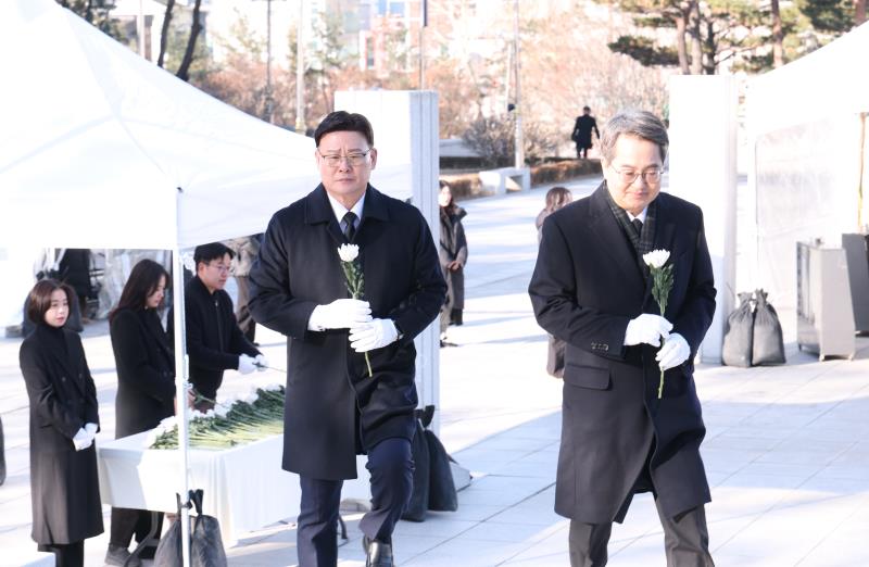 경기도 의회사무처 의원 현충탑 참배_5