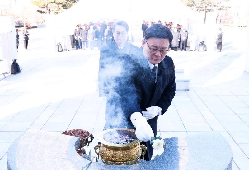 경기도 의회사무처 의원 현충탑 참배_7