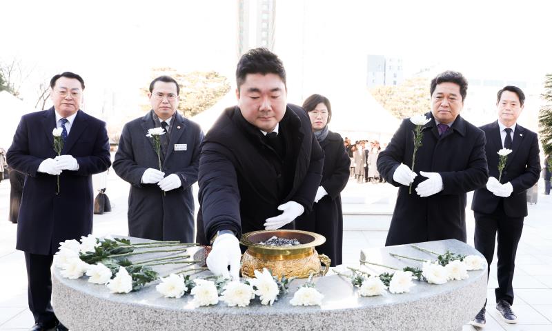 경기도 의회사무처 의원 현충탑 참배_4