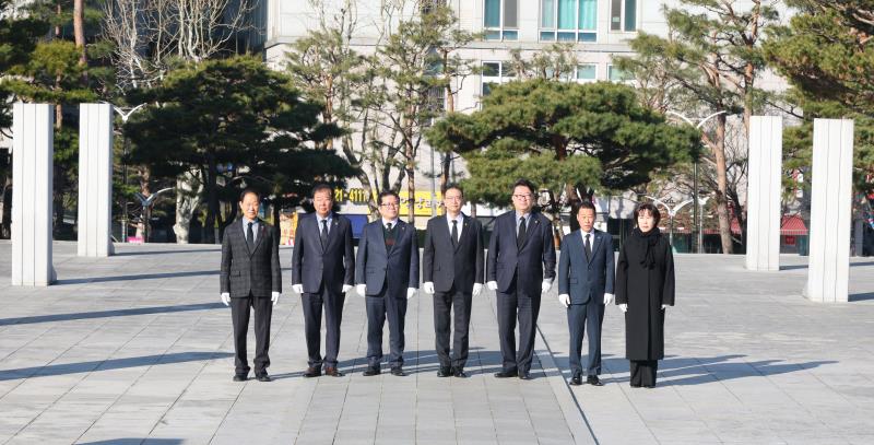 경기도의회 국민의힘 대표단 수원현충탑 참배