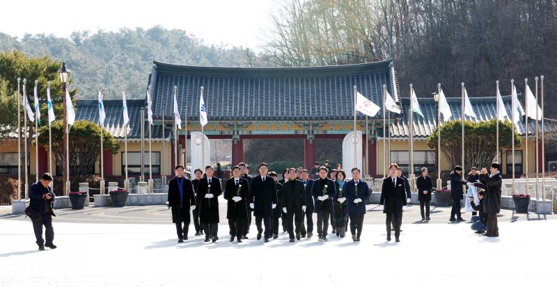 더불어민주당 광역의회의원협의회 5.18 민주화운동 희생자 추모 및 참배_10