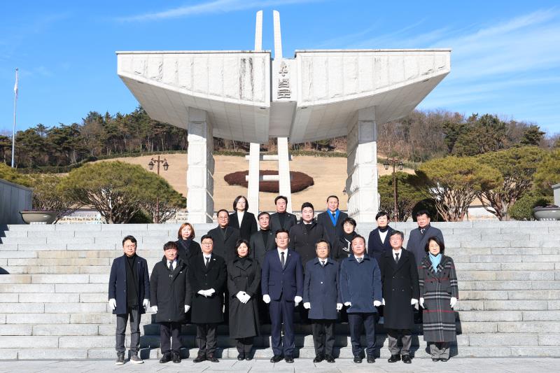 더불어민주당 광역의회의원협의회 5.18 민주화운동 희생자 추모 및 참배
