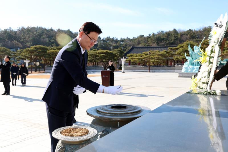 더불어민주당 광역의회의원협의회 5.18 민주화운동 희생자 추모 및 참배