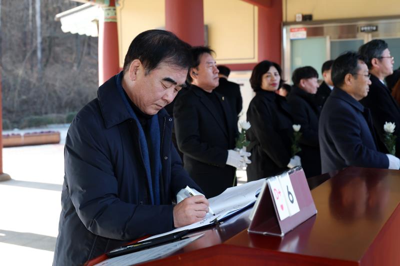 더불어민주당 광역의회의원협의회 5.18 민주화운동 희생자 추모 및 참배_3