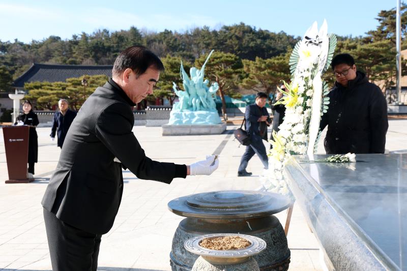 더불어민주당 광역의회의원협의회 5.18 민주화운동 희생자 추모 및 참배