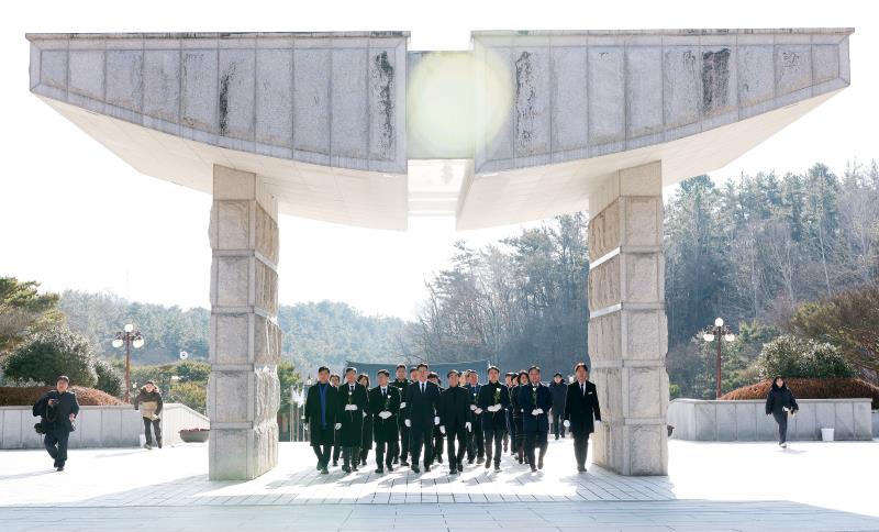 더불어민주당 광역의회의원협의회 5.18 민주화운동 희생자 추모 및 참배_3