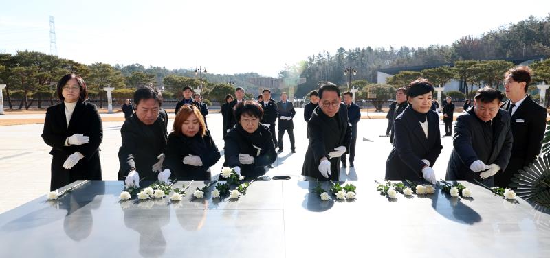 더불어민주당 광역의회의원협의회 5.18 민주화운동 희생자 추모 및 참배_8