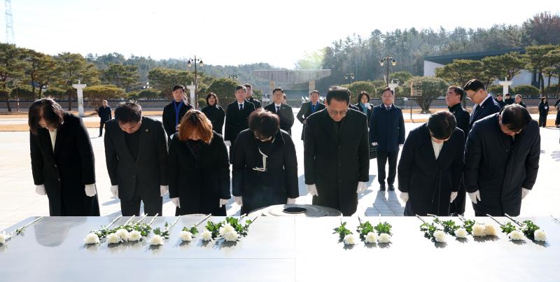 더불어민주당 광역의회의원협의회 5.18 민주화운동 희생자 추모 및 참배_10