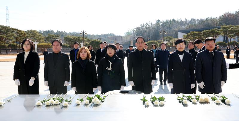 더불어민주당 광역의회의원협의회 5.18 민주화운동 희생자 추모 및 참배_10