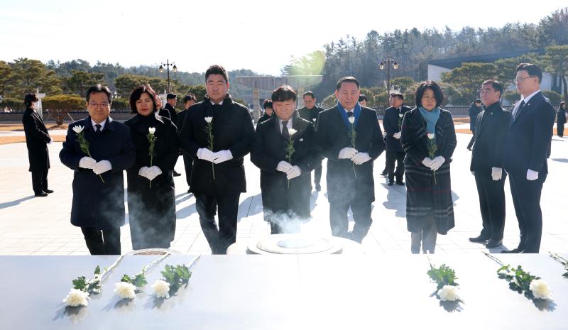 더불어민주당 광역의회의원협의회 5.18 민주화운동 희생자 추모 및 참배_7