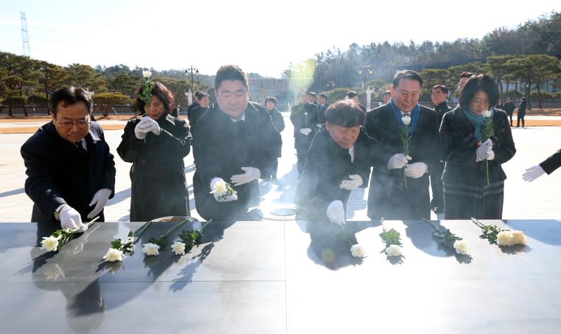 더불어민주당 광역의회의원협의회 5.18 민주화운동 희생자 추모 및 참배_8