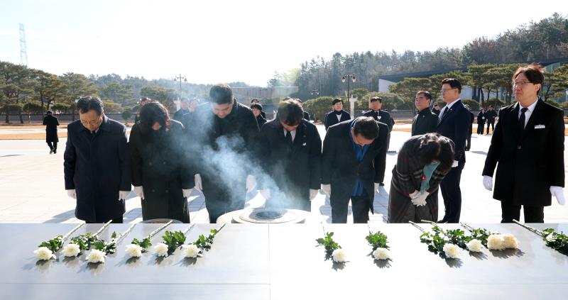 더불어민주당 광역의회의원협의회 5.18 민주화운동 희생자 추모 및 참배_9