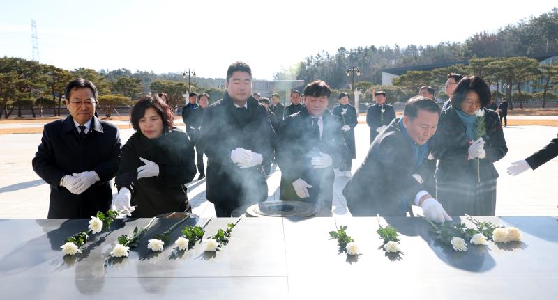 더불어민주당 광역의회의원협의회 5.18 민주화운동 희생자 추모 및 참배_10