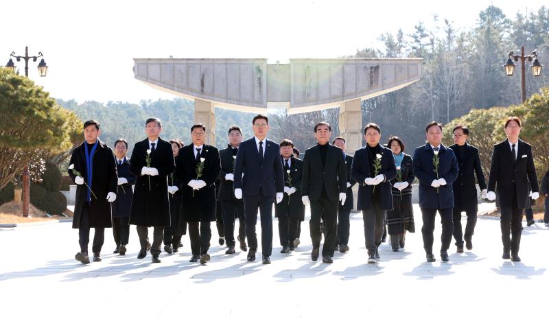 더불어민주당 광역의회의원협의회 5.18 민주화운동 희생자 추모 및 참배_6